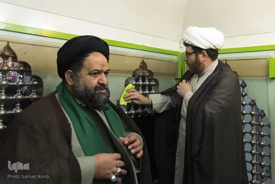 غبارروبی آستان امام زاده حسن(ع) با حضور اصحاب رسانه