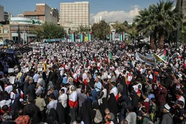 تجمع امدادگران و کادر درمان در میدان فلسطین