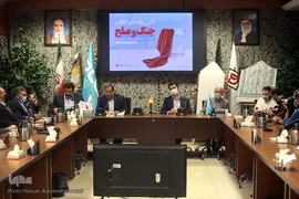 مراسم رونمایی کتاب «جنگ و صلح» روایتی از سال‌های قبل و بعد از پذیرش قطعنامه ۵٩٨