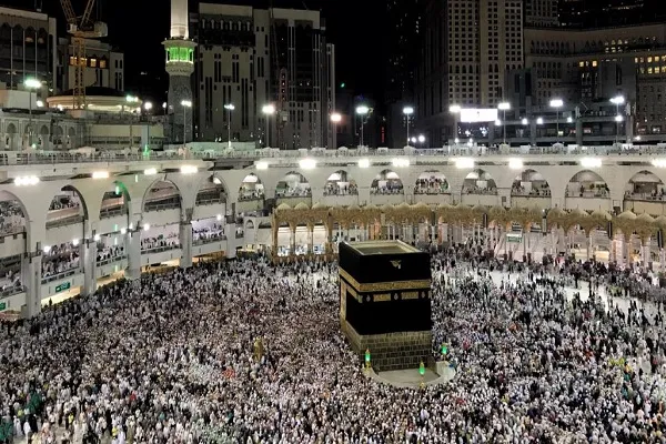 بسبب كورونا.. السعودية تعلق الدخول للعمرة والسياحة