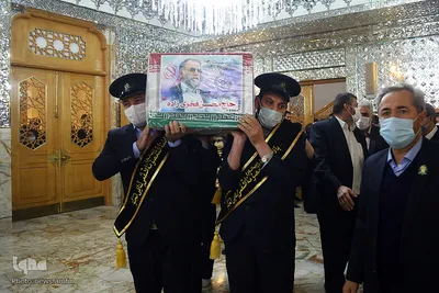 طواف دانشمند شهید فخری‌زاده بر گرد ضریح کریمه اهل بیت(ع)