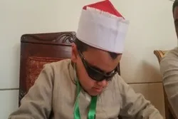 طفل مصري كفيف عمره ثمانى سنوات يحفظ القرآن كاملاً