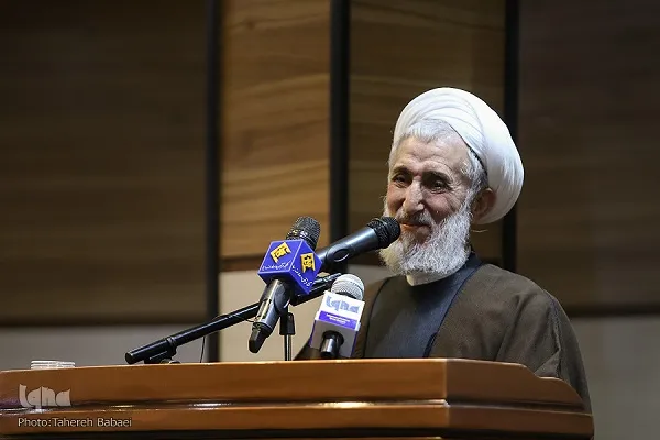 بایسته‌های تحقق امامت و امت قرآنی / محققانه روی موضوع ولایت فقیه کار کنیم