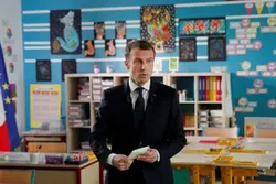 Emmanuel Macron valide le projet d’enseignement de la langue arabe dès le CE1