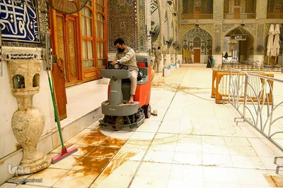 شست و شوی صحن و سرای حرم حضرت علی(ع) از گرد و غبار طوفان شن