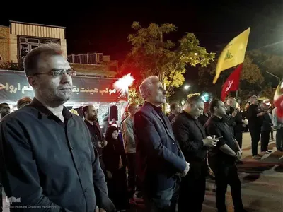 ایستاده در خیابان برای خونخواهی رهبر شهید انقلاب در اهر 