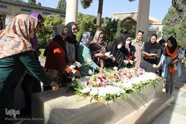گلباران آرامگاه خواجه اهل راز در روز «حافظ»