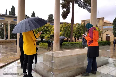 یک روز بارانی در حافظیه