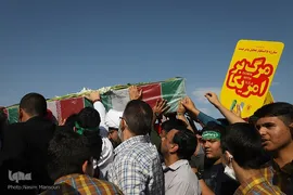 تشییع شهید گمنام با حضور دانش‌آموزان در اهواز