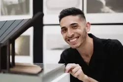 Un étudiant musulman, dont le frère a péri dans le massacre de Christchurch, remporte le concours national d’architecture