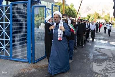 کاروان دانشگاهیان استان البرز پای پیاده در راه تشییع رهبر شهید