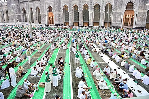 صدور مجوز توزیع افطاری خیریه در مکه با شرایط خاص