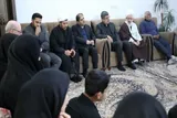 استاندار یزد با خانواده شهید «علیرضا دهقانی سانیج» دیدار کرد
