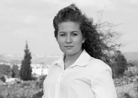 Ahed Tamimi fait la “une” de Vogue