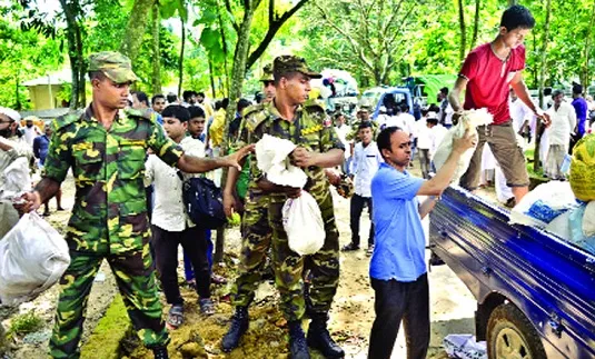 রোহিঙ্গা শিবিরে আজ থেকে ত্রাণ বিতরণ শুরু করছে সেনাবাহিনী