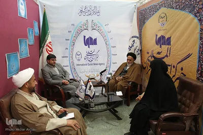 از راست حجت الاسلام والمسلمین جعفر مرتضوی، مدیرکل تبلیغات اسلامی، جعفر مردانی، معاون سیاسی، امنیتی و اجتماعی استانداری و حجت الاسلام و المسلمین البرز رئیسی، فعال قرآنی چهارمحال و بختیاری