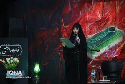 بزرگداشت رهبر شهید در دبیرستان دخترانه علوم و معارف اسلامی