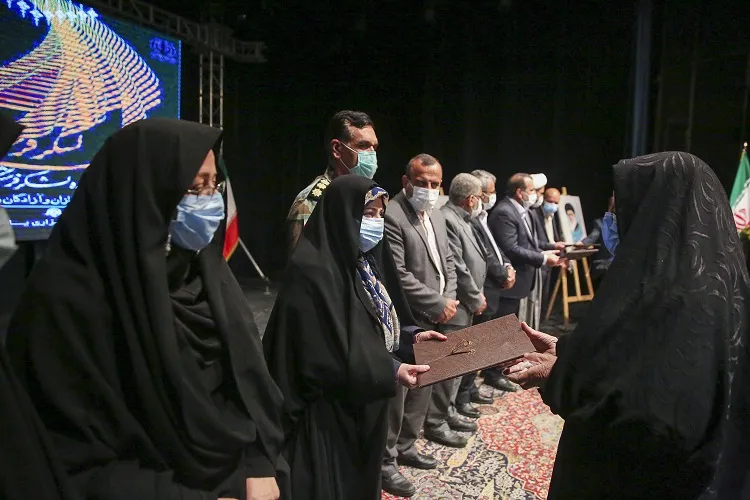 تكریم بانوان شهید و جانباز فارس در «لشكر فرشتگان تاریخ‌ساز»