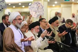 Iranian Pilgrims Recite Kumayl Supplication in Medina  