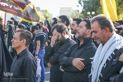 حضور عاشقان حسینی در مراسم پیاده‌روی جاماندگان اربعین ارومیه‎