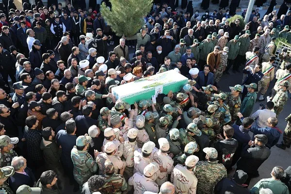 پیکر شهید «علی حسن‌زاده» در آرین‌شهر تشییع شد