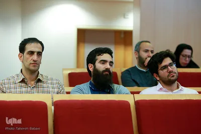 نشست رونمایی از کتاب «کلمات طاهر»
