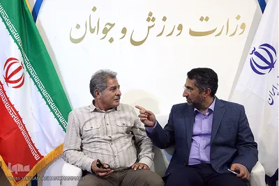 استاد رحیم خاکی،قاری بین المللی قرآن و    محمد پنجعلی، پیشکسوت فوتبال در غرفه وزارت ورزش و جوانان