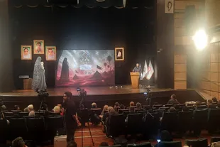 عاشورا شیوه زیستن بر مدار عزت و آزادگی را آموزش می‌دهد