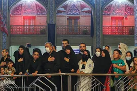 حسینیه ایران؛ شام غریبان در در حرم شاهچراغ (ع)