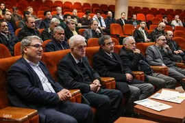 مراسم گرامیداشت هفته‌نامه بازار کار همراه با برنامه نکوداشت سیدکاظم حسینی