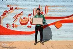 پسر جوانی که بازیگر تئائر است: به هرکس اعتماد نکنند.