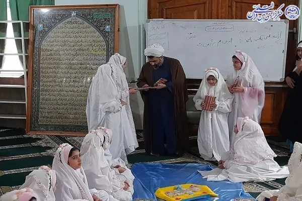 آئین جشن تکلیف دانش آموزان دختر دبستان ریحانه الرسول شهرستان فریدونکنار،