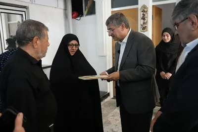 دیدار استاندار لرستان با خانواده شهید رضایی در کوهدشت