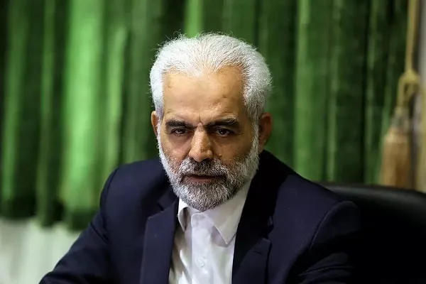 اهدای ۵۹۵ جلد کتاب به کتابخانه هنرستان امام رضا(ع) قم