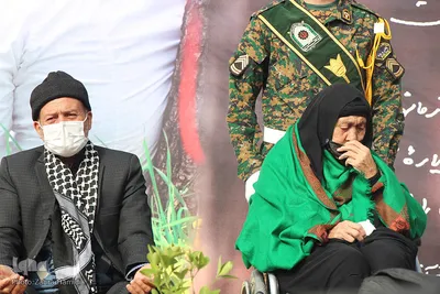 استقبال از مادر شهید «حسین بابایی» در بیرجند