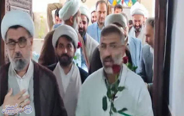 آغاز برنامه‌های هفته وقف در مازندران با عطرافشانی آستان مقدس امامزاده عباس(ع) ساری
