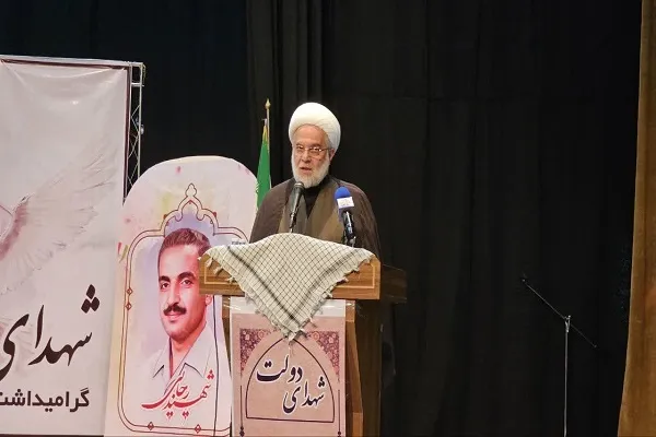 پرهیز از منت‌گذاری و  اخلاص در عمل از شاخصه‌های یک خدمتگزار است