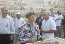 Knesset Member, Zionist Settlers Storm Al-Aqsa
