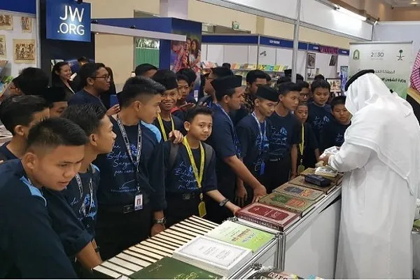 इंडोनेशियाई पुस्तक मेले में 5,000 कुरान अनुवादों की प्रदर्शनी