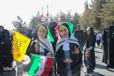 دهه نودی‌ها در راهپیمایی روز دانش‌آموز
