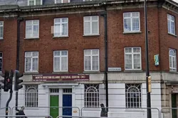 Des tags islamophobes sur un Centre islamique à Londres