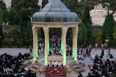 گردهمایی ۶۰۰ حافظ قرآن در آرامگاه حافظ‎‎
