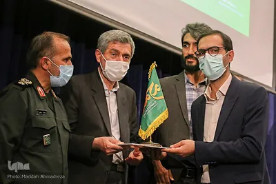 آیین گشایش نمایشگاه آثار هنری و تجلیل از دست اندرکاران کنگره جهانی محمد (ص) در شیراز‎‎