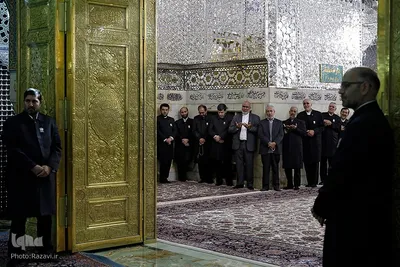 غبارروبی ضریح مطهر حضرت رضا(علیه‌السلام)