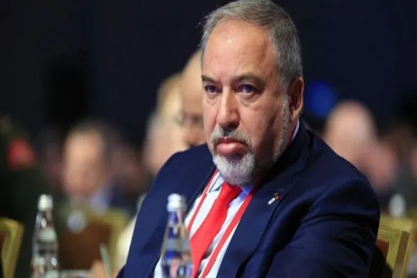 Lieberman: İsrail Hamas'a teslim oldu
