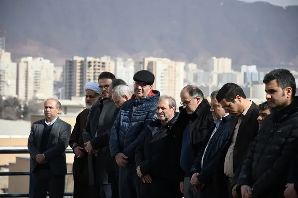 غبارروبی مزار مطهر شهدای گمنام دانشگاه تبریز