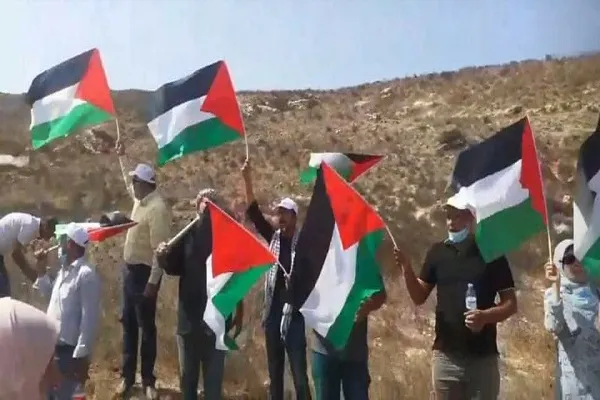 Filistinli çiftçilerin toprakları Siyonistler tarafından tahrip ediliyor