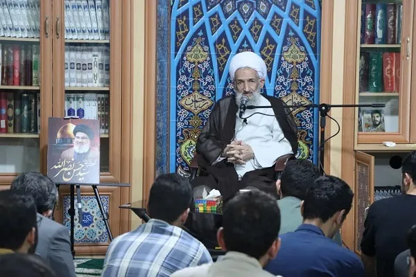 دانش‌آموزان را به عنوان سرباز امام زمان(عج) تربیت کنید