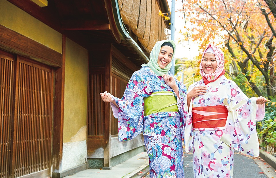 Une boutique offre à Tokyo des hijabs inspirés des kimonos
