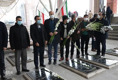 عطرافشانی گلزار شهدای وادی رحمت تبریز‎‎